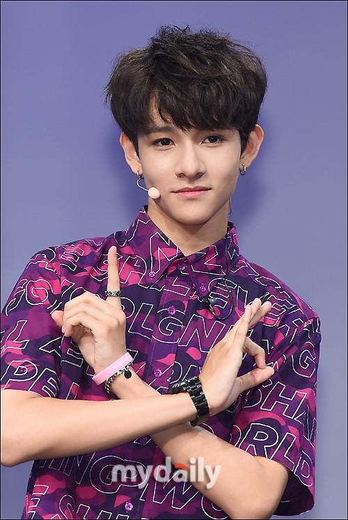 mdphoto韩国歌手samuel首尔举行个人出道showcase